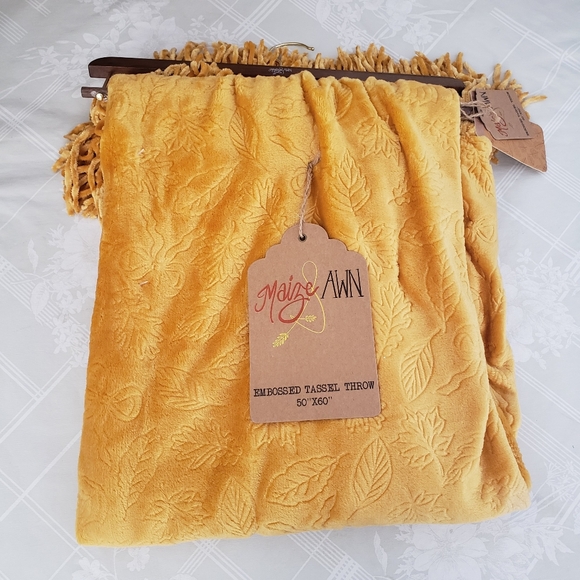 Fall Leaf Embossed Pattern Honey Gold "50 X 60" Tassel Throw Blanket - Picture 3 of 9